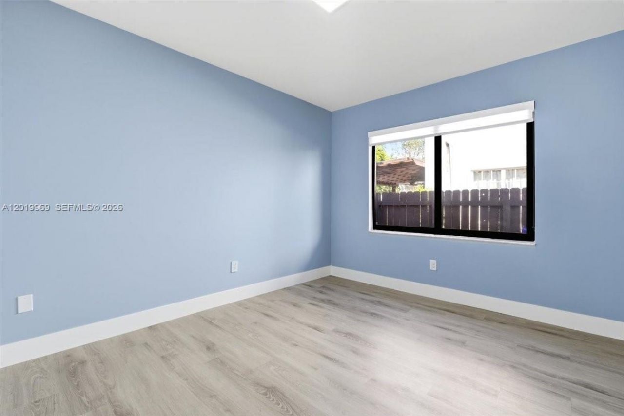 3297 SW 26th St , Miami, FL 33133 Photo