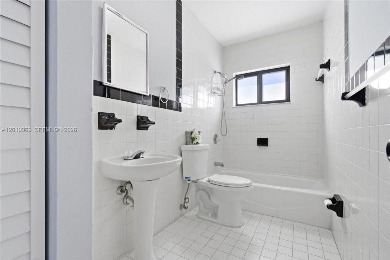 3297 SW 26th St , Miami, FL 33133 Photo