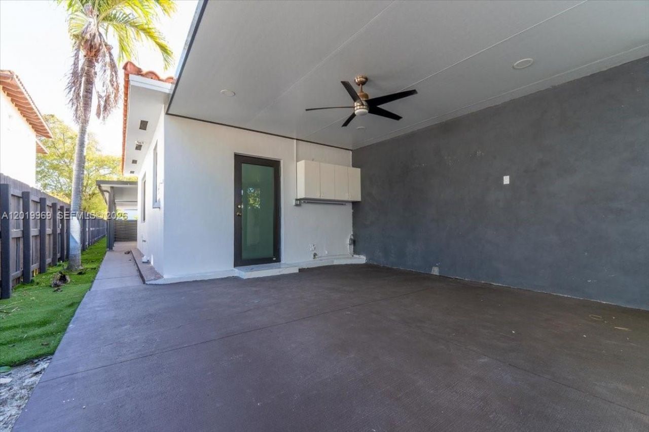 3297 SW 26th St , Miami, FL 33133 Photo