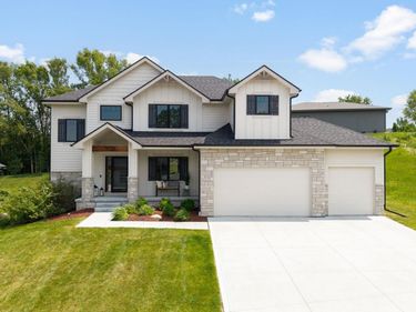 7725 N 166th Street , Bennington, NE 68007