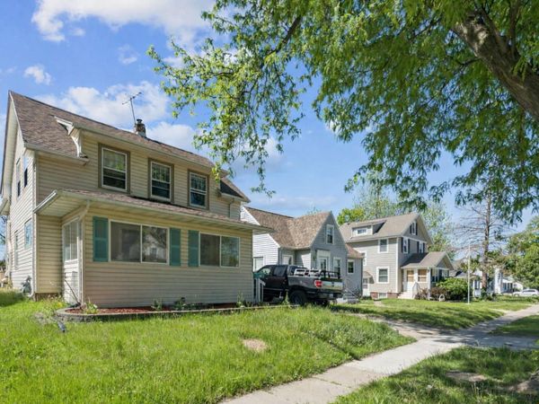 615 34th Street NE , Cedar Rapids, IA 52402
