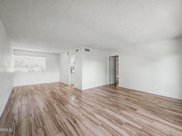 7141 N 16TH Street, Unit 10, Phoenix, AZ 85020