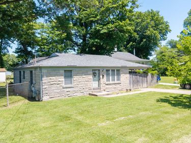 6413 North Drive, Louisville, KY 40272