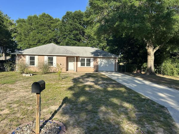 5929 N Meadow Lane, Crestview, FL 32539