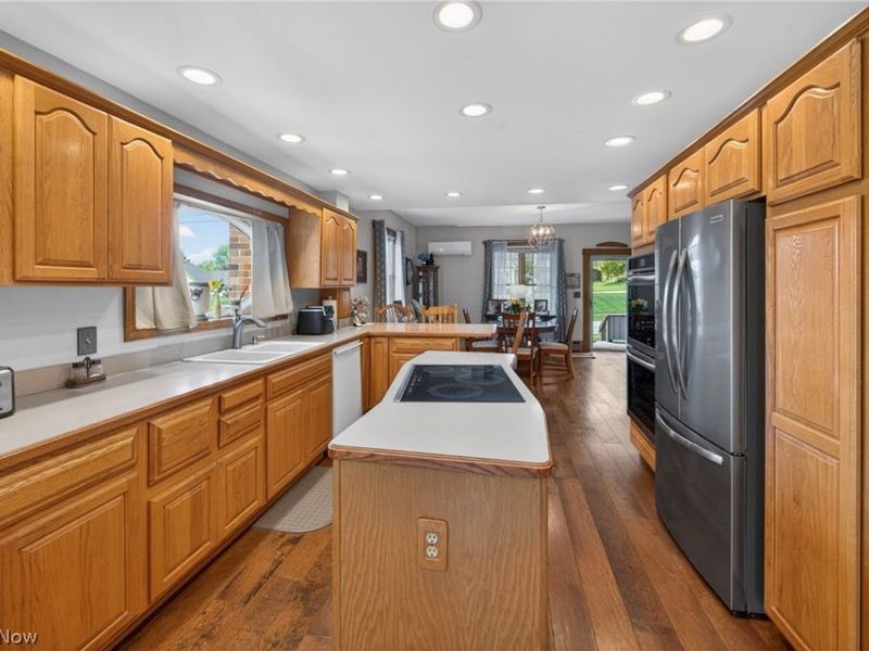 1933 W High Street, Orrville, OH 44667 Photo 6