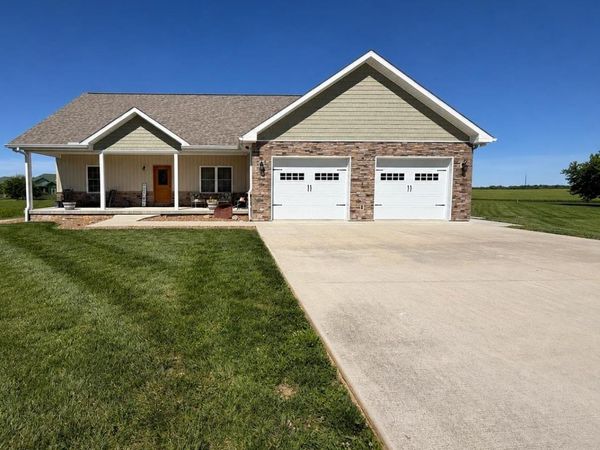 724 W Aspen Drive, Haubstadt, IN 47639