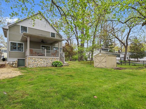 49476 Fairbanks Avenue, Paw Paw, MI 49079