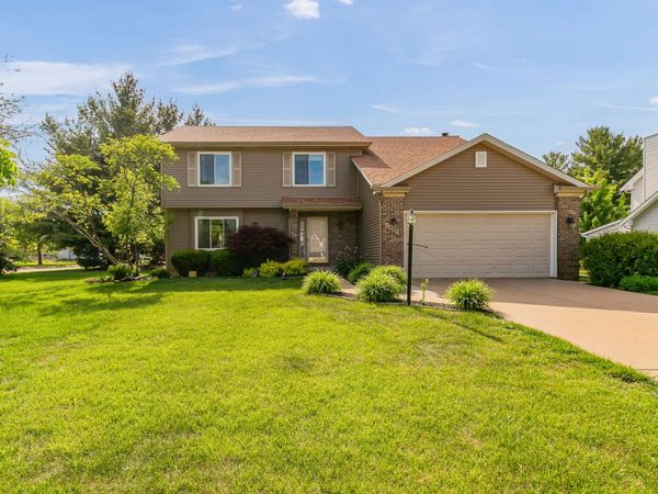 4608 WILLOW WOOD Court, Davenport, IA 52807