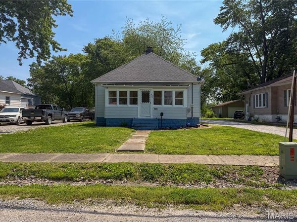 622 S Wood Street , Staunton, IL 62088