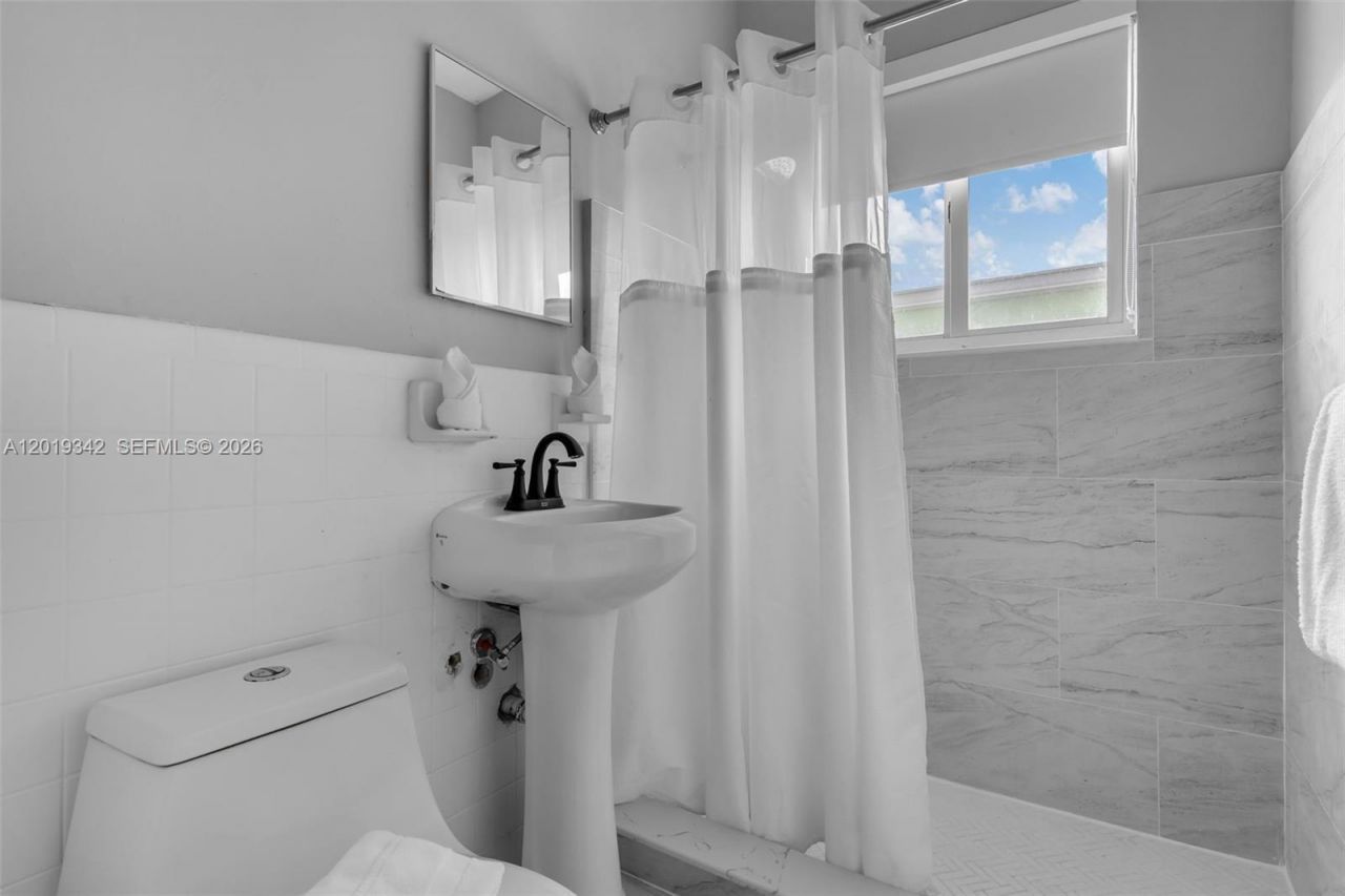 8100 Harding Ave , Unit 514, Miami Beach, FL 33141 Photo