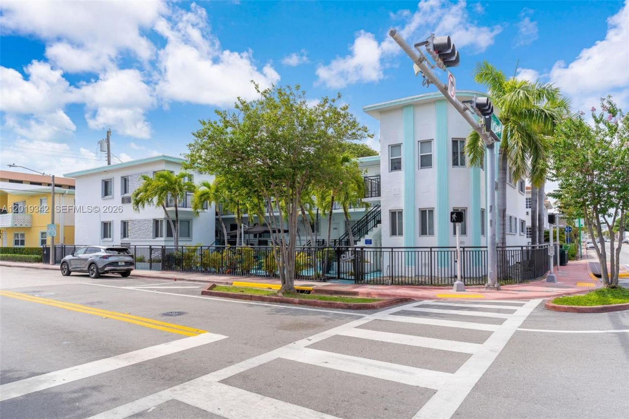 8100 Harding Ave , Unit 514, Miami Beach, FL 33141 Photo