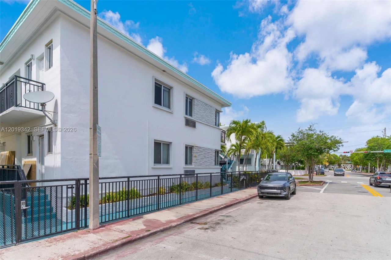 8100 Harding Ave , Unit 514, Miami Beach, FL 33141 Photo