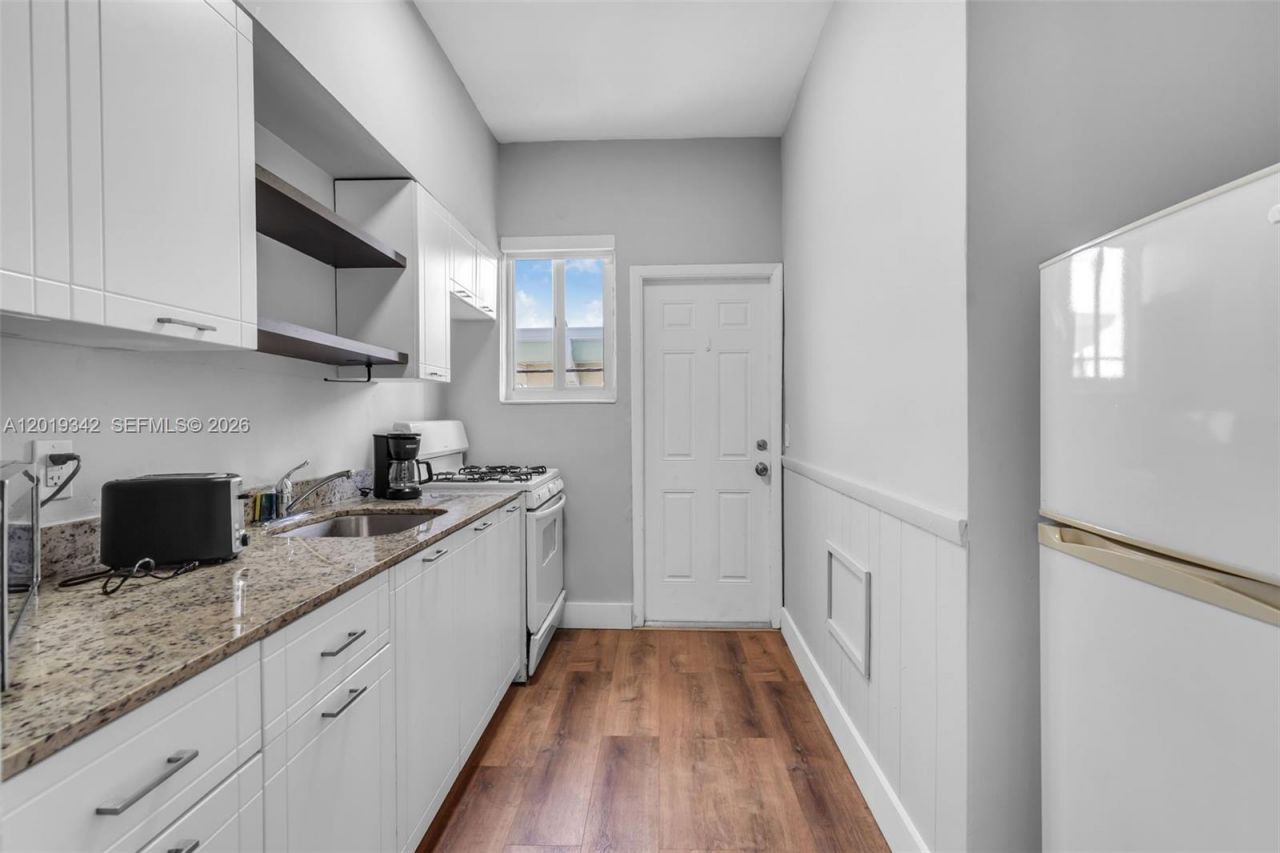 8100 Harding Ave , Unit 514, Miami Beach, FL 33141 Photo