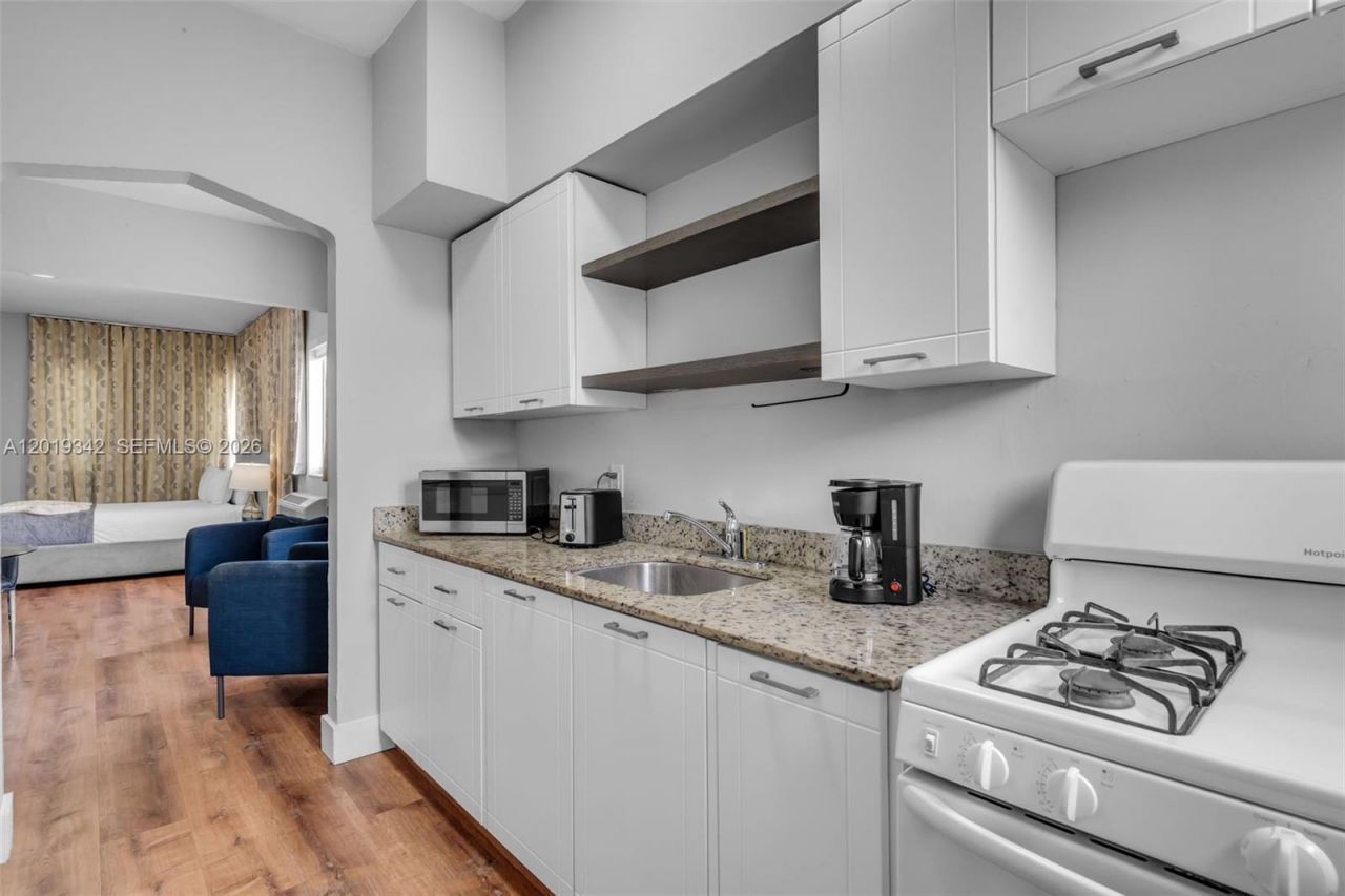 8100 Harding Ave , Unit 514, Miami Beach, FL 33141 Photo