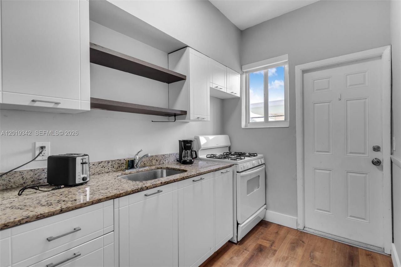 8100 Harding Ave , Unit 514, Miami Beach, FL 33141 Photo