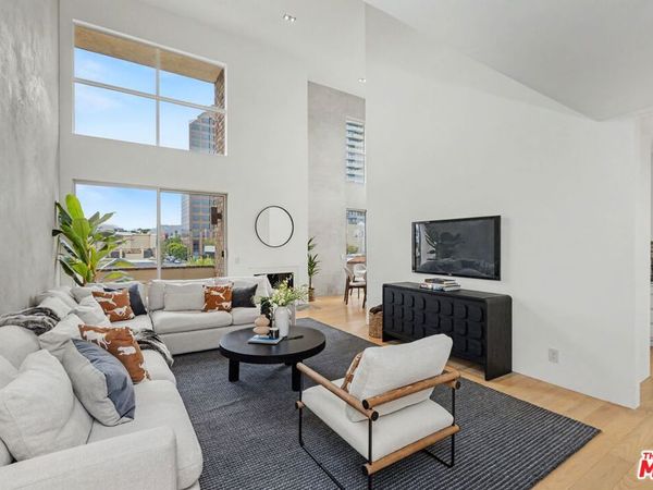 1271 Granville Avenue, Unit 401, Los Angeles, CA 90025