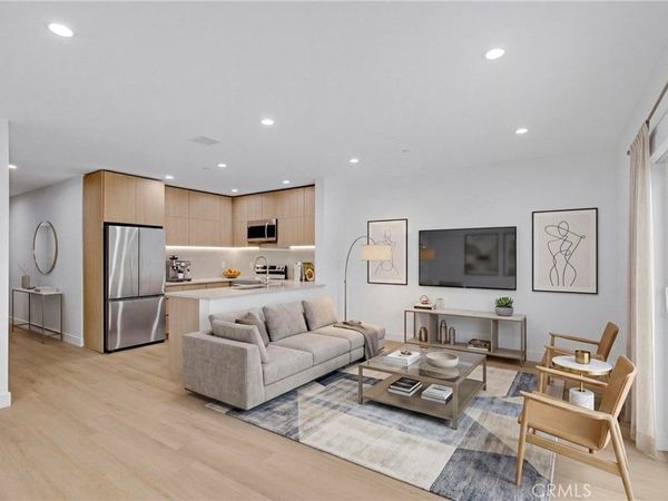 5220 Strohm Avenue, North Hollywood, CA 91601