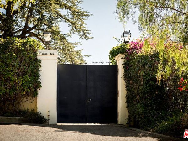 1436 Bella Drive, Beverly Hills, CA 90210