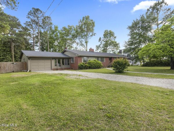 310 E Cliff Street , Wallace, NC 28466
