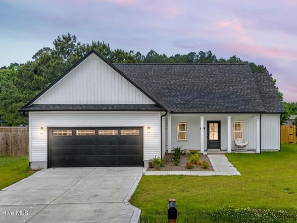 309 Belgian Court , Richlands, NC 28574