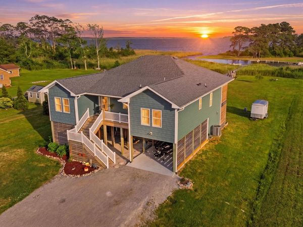 105 Knotts Landing Lane, Knotts Island, NC 27950