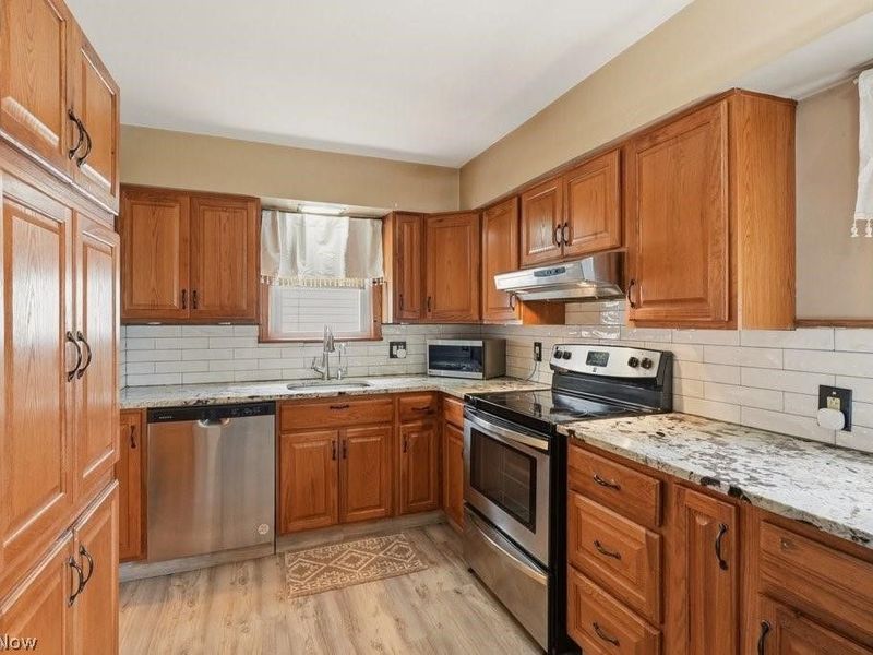 5066 W 6th Street, Brooklyn Heights, OH 44131 Photo 10