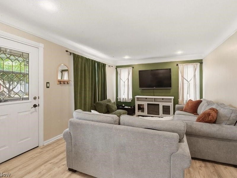5066 W 6th Street, Brooklyn Heights, OH 44131 Photo 5