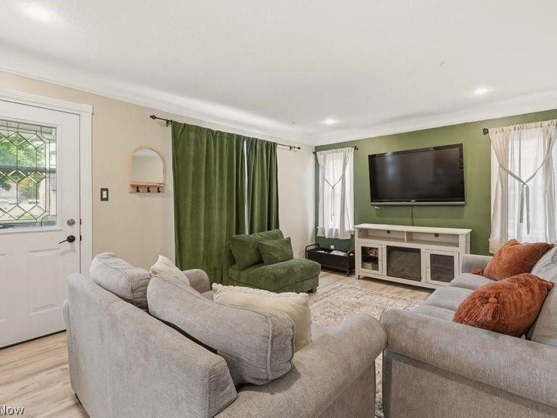 5066 W 6th Street, Brooklyn Heights, OH 44131 Photo 6