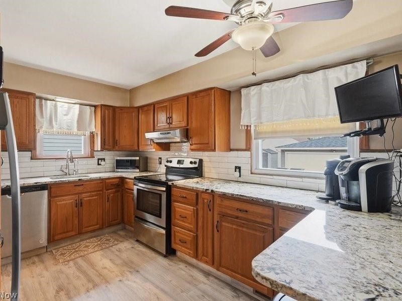 5066 W 6th Street, Brooklyn Heights, OH 44131 Photo 9