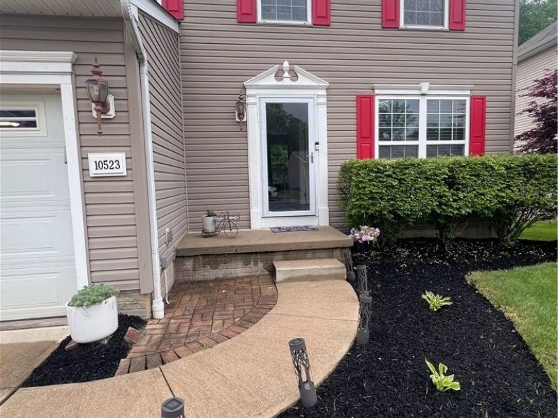 10523 Herrington Drive, Aurora, OH 44202 Photo 2