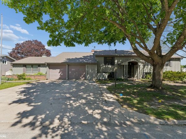 278 Lakeview Drive, Mason City, IA 50401