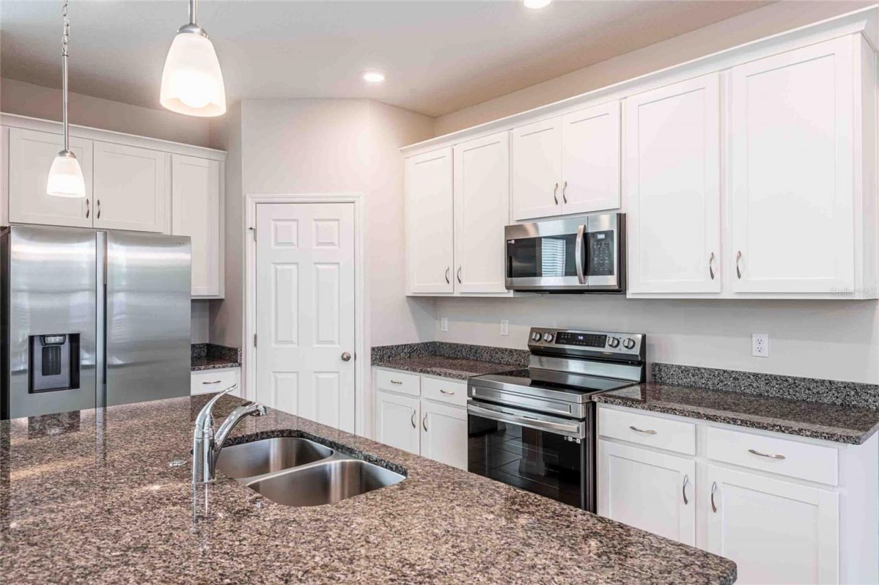 5072 Avalon Park Boulevard, Wesley Chapel, FL 33545 Photo