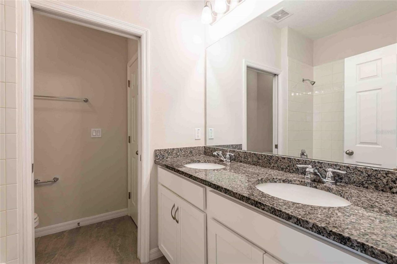 5072 Avalon Park Boulevard, Wesley Chapel, FL 33545 Photo