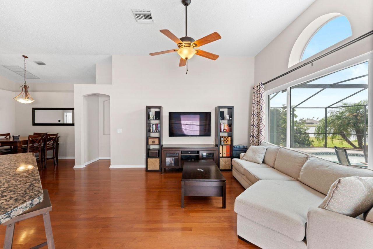 735 NE Addison Drive, Saint Petersburg, FL 33716 Photo