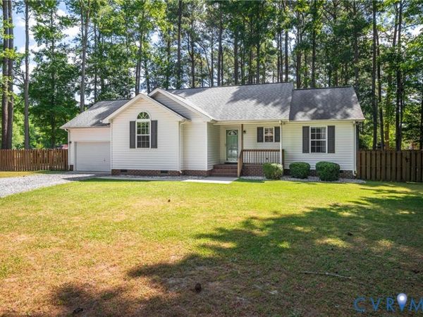 2099 Yacht Club Road , Hayes, VA 23072