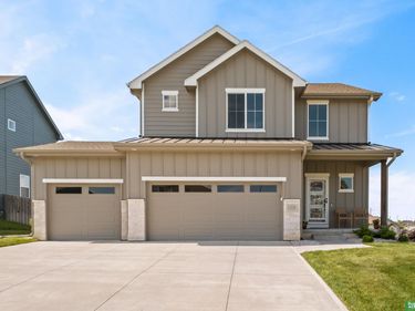 12220 S 111th Avenue , Papillion, NE 68046