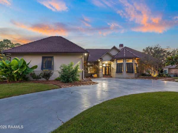 204 Inverness Lane , Broussard, LA 70518