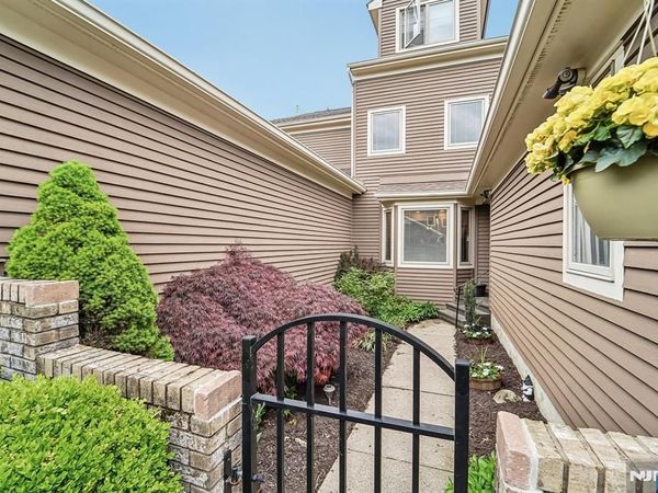 224 Westervelt Lane, MAHWAH, NJ 07430
