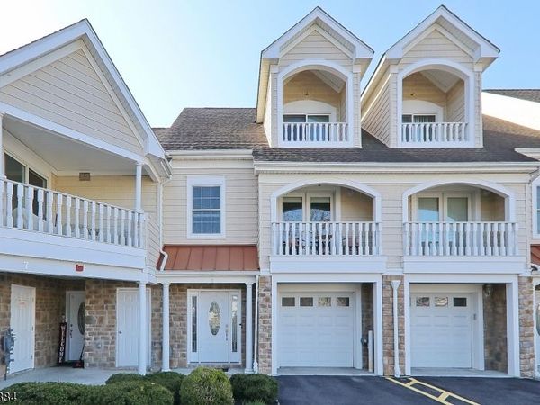 8 Riverbend Ct, New Providence, NJ 07974