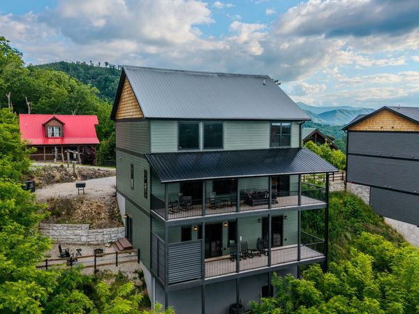 704 Topside Road, Gatlinburg, TN 37738