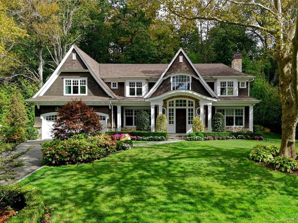 35 Mimosa Drive, East Hills, NY 11576