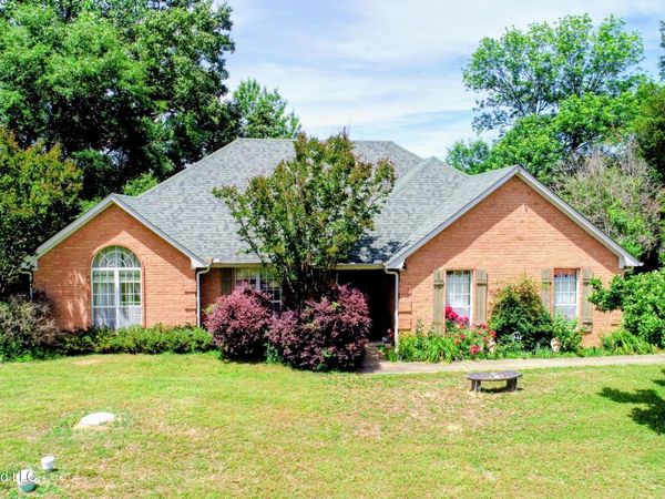 16725 E Highway 4 , Senatobia, MS 38668