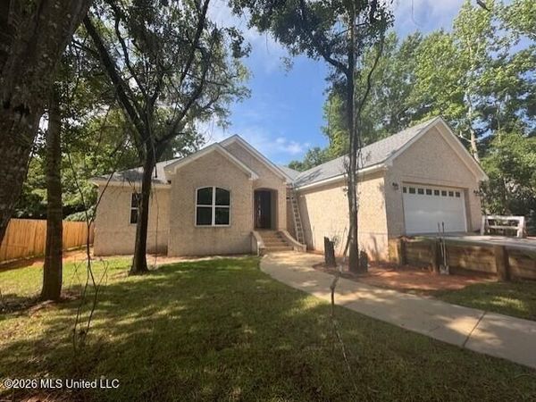 8913 Mermaid Avenue, Ocean Springs, MS 39564