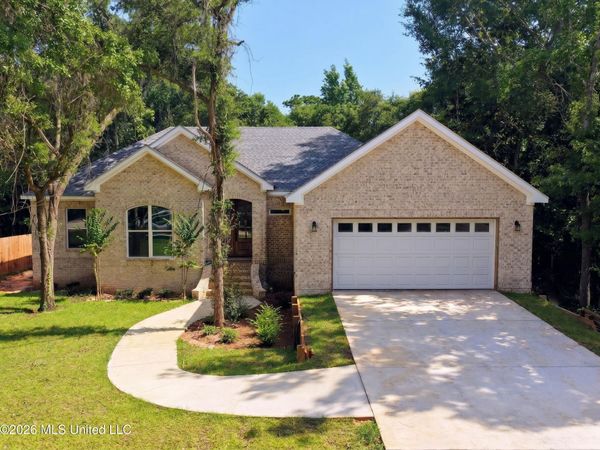 8913 Mermaid Avenue, Ocean Springs, MS 39564