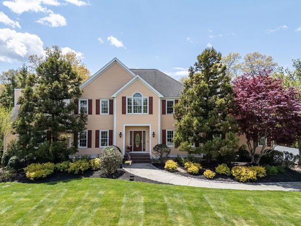 101 Meadowbrook Ln, Westport, MA 02790