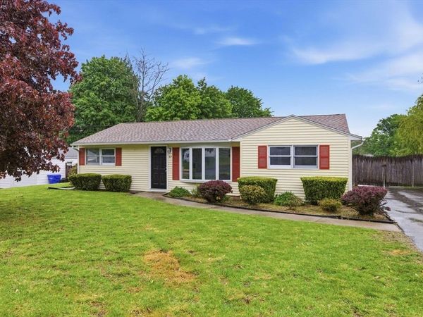 97 Treetop Ave, Springfield, MA 01118