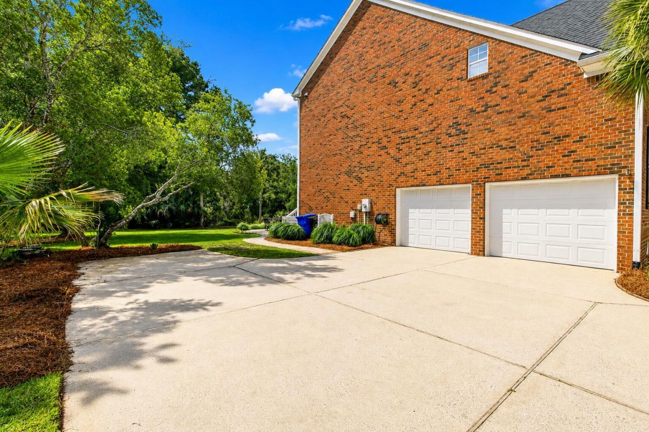 3379 Shagbark Circle Photo 5