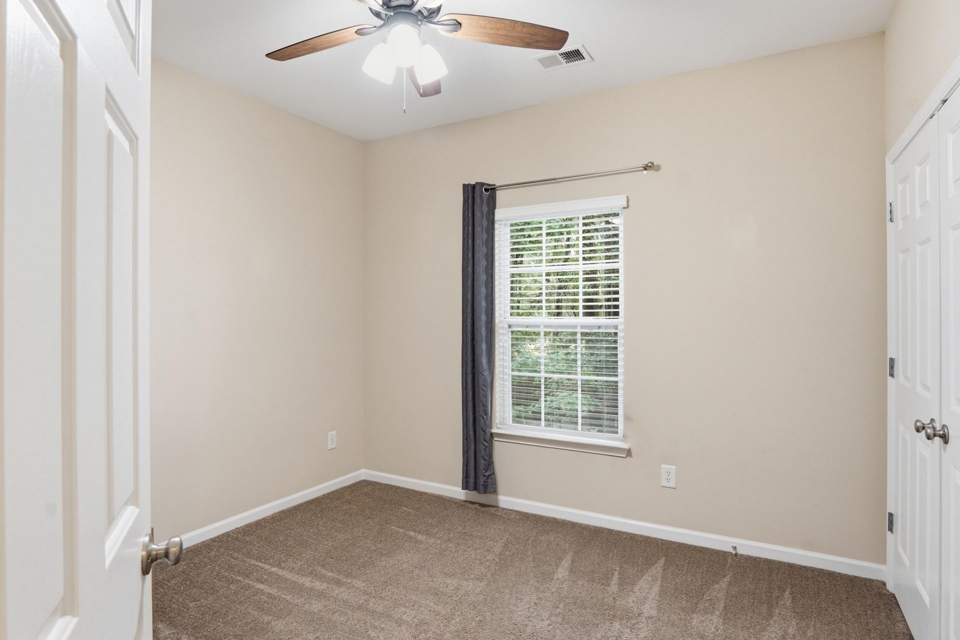 8646 Coppergrove Drive Photo 32