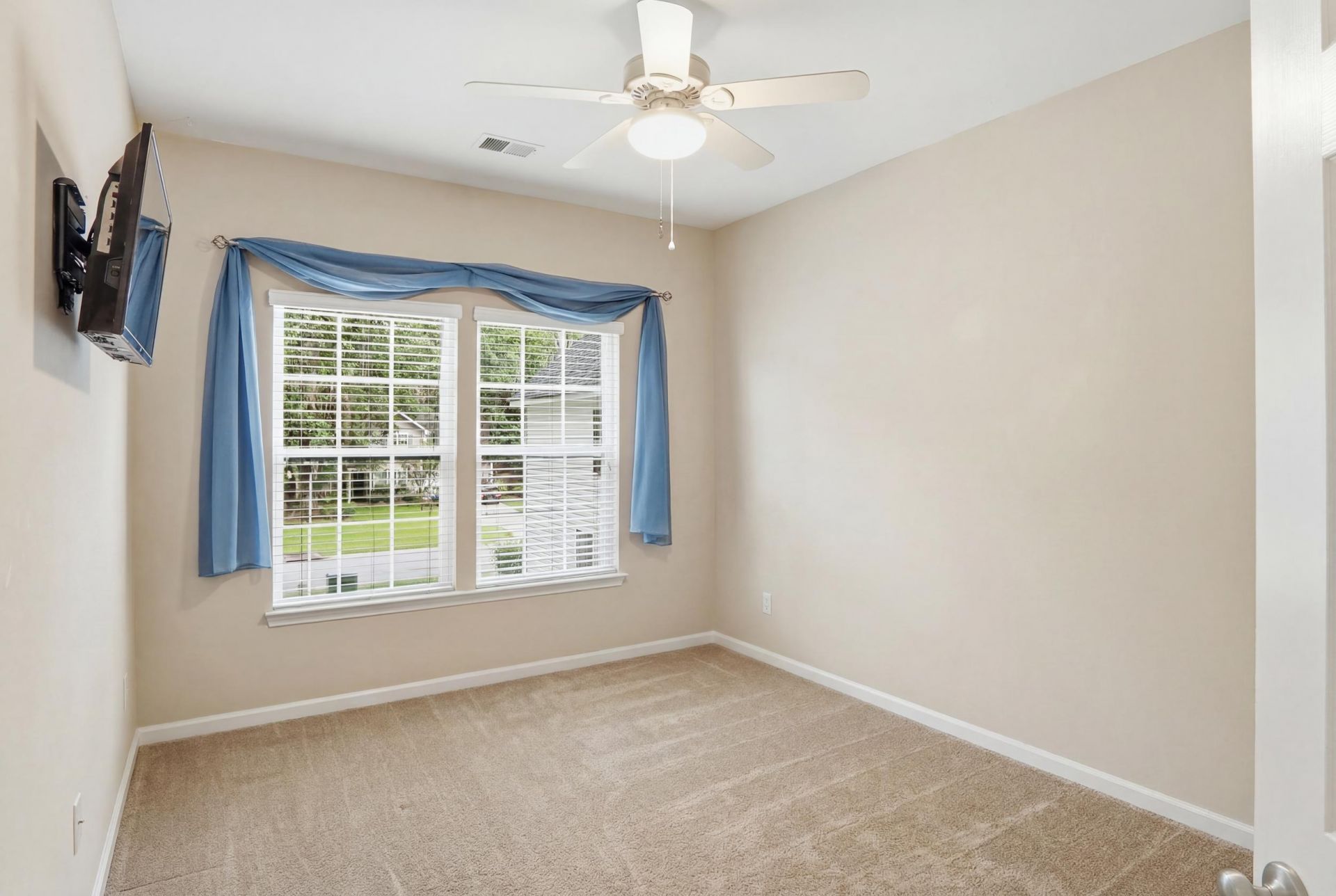 8646 Coppergrove Drive Photo 34