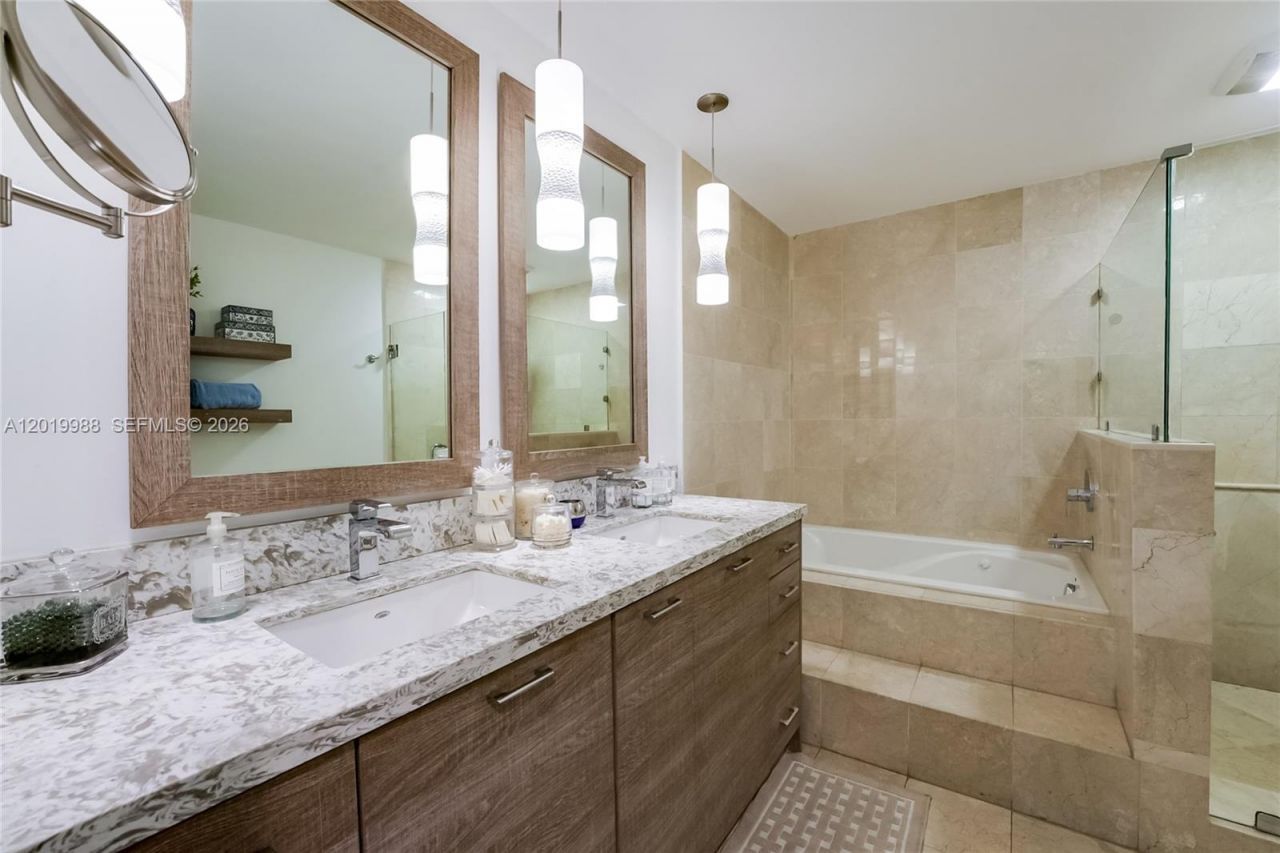 321 Poinciana Dr, Unit 901, Sunny Isles Beach, FL 33160 Photo